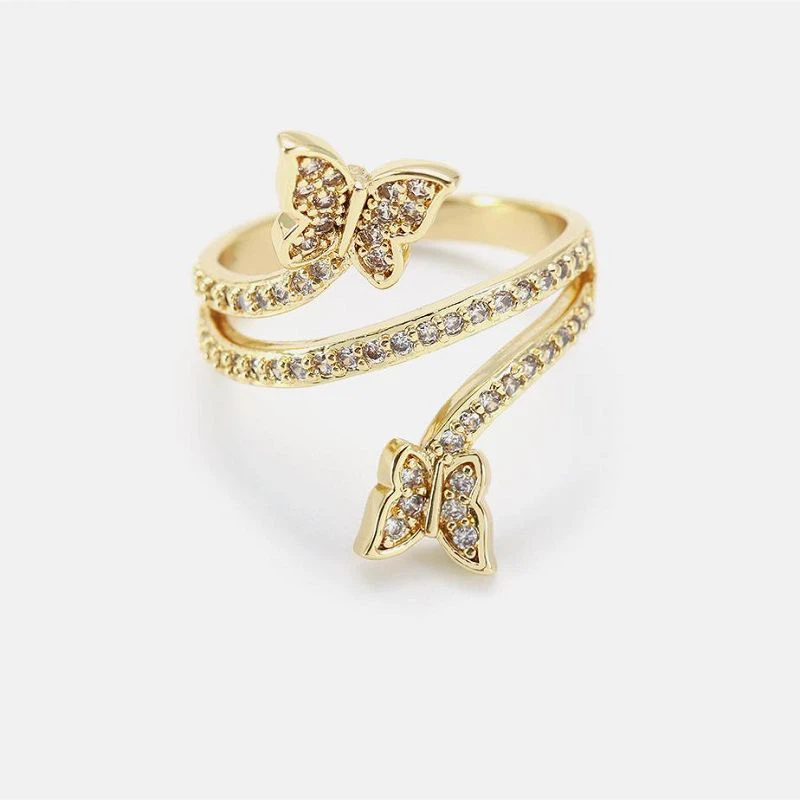 Krásny ručne vyrobený prsteň s motýľom