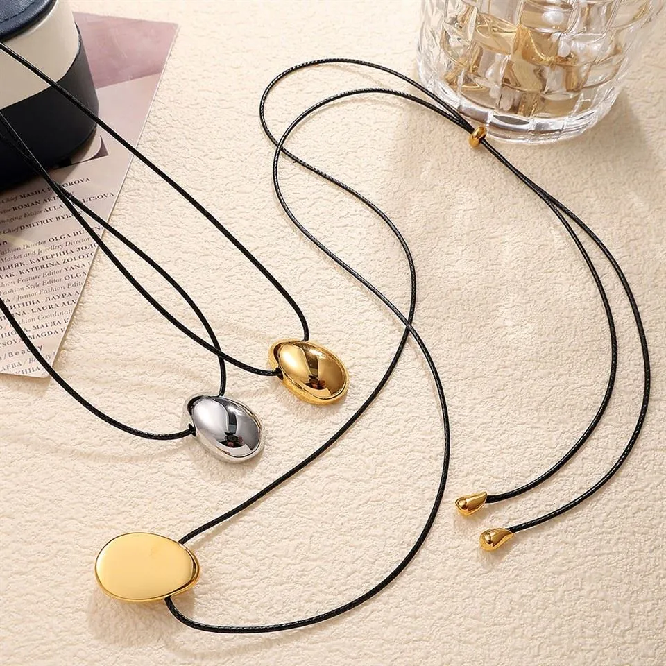 Dizajnová retiazka na svetre Sense